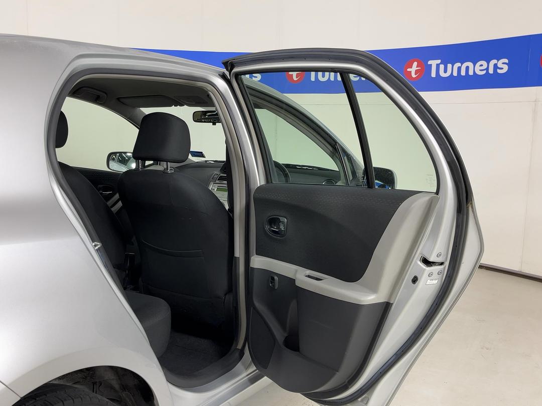 Photo '19' of Toyota Yaris