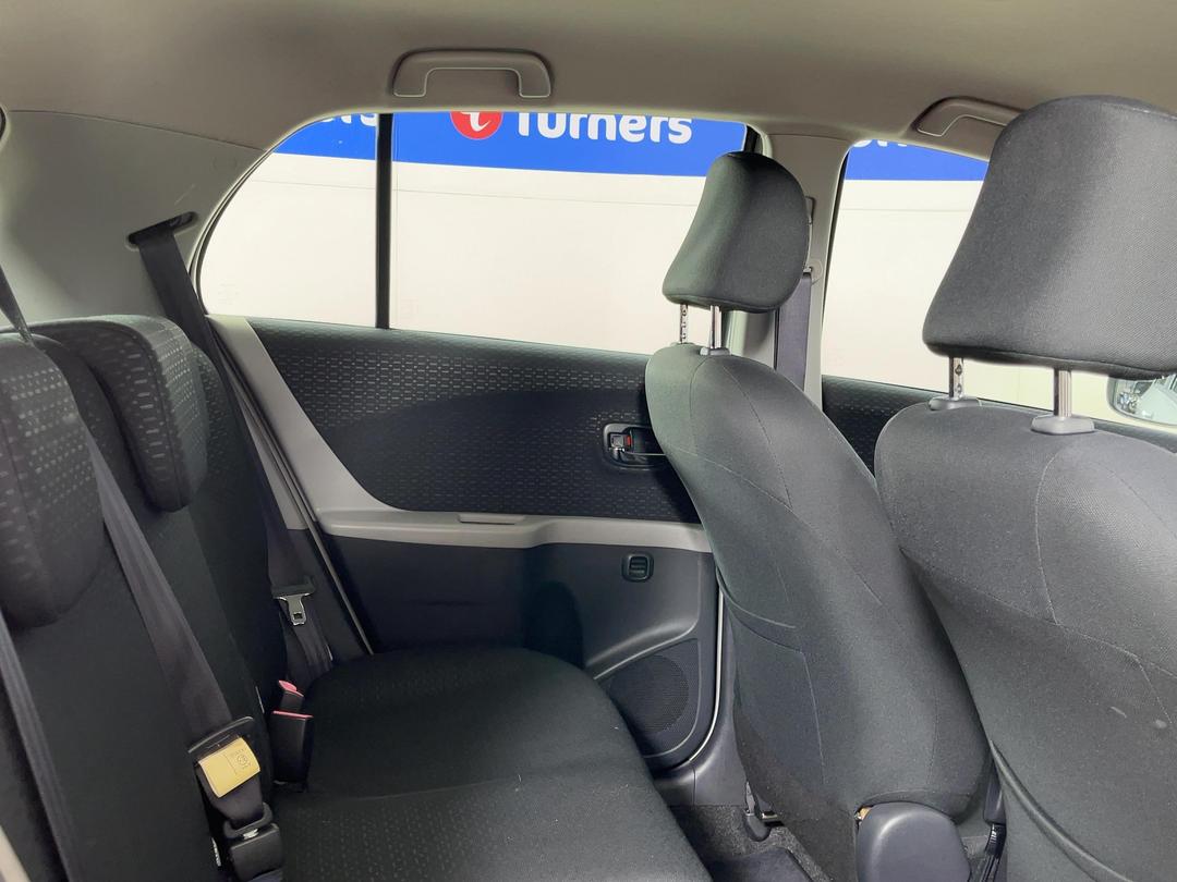 Photo '20' of Toyota Yaris