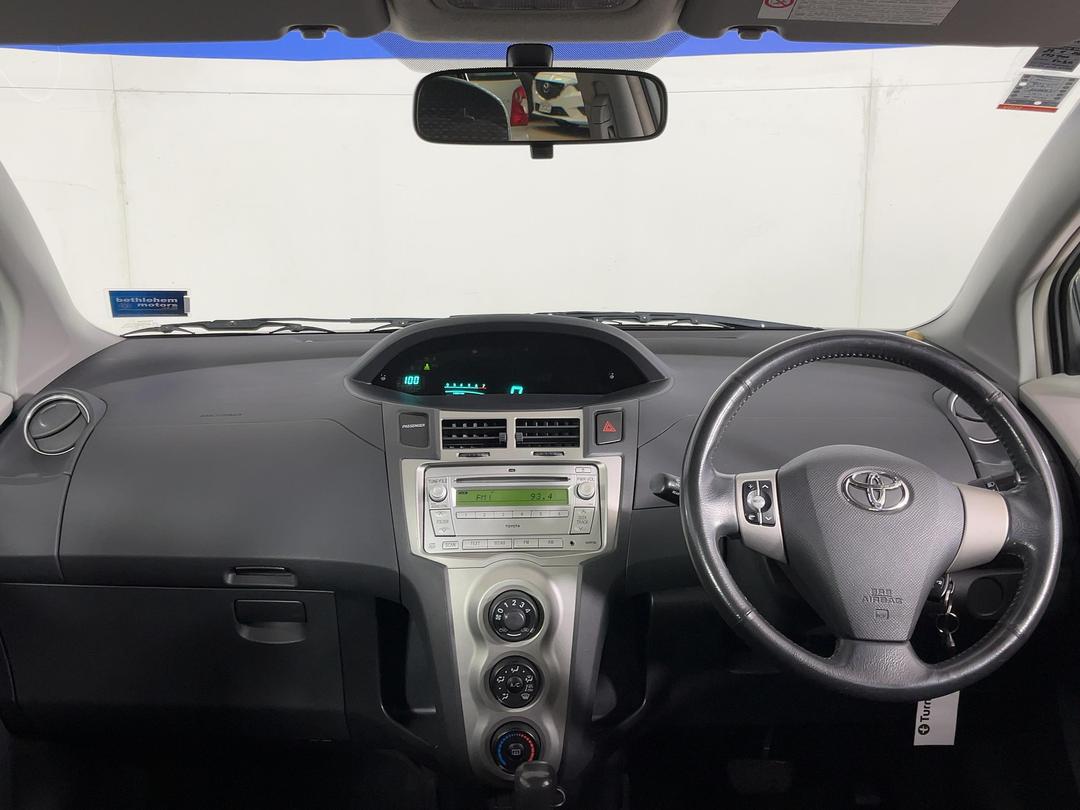 Photo '17' of Toyota Yaris