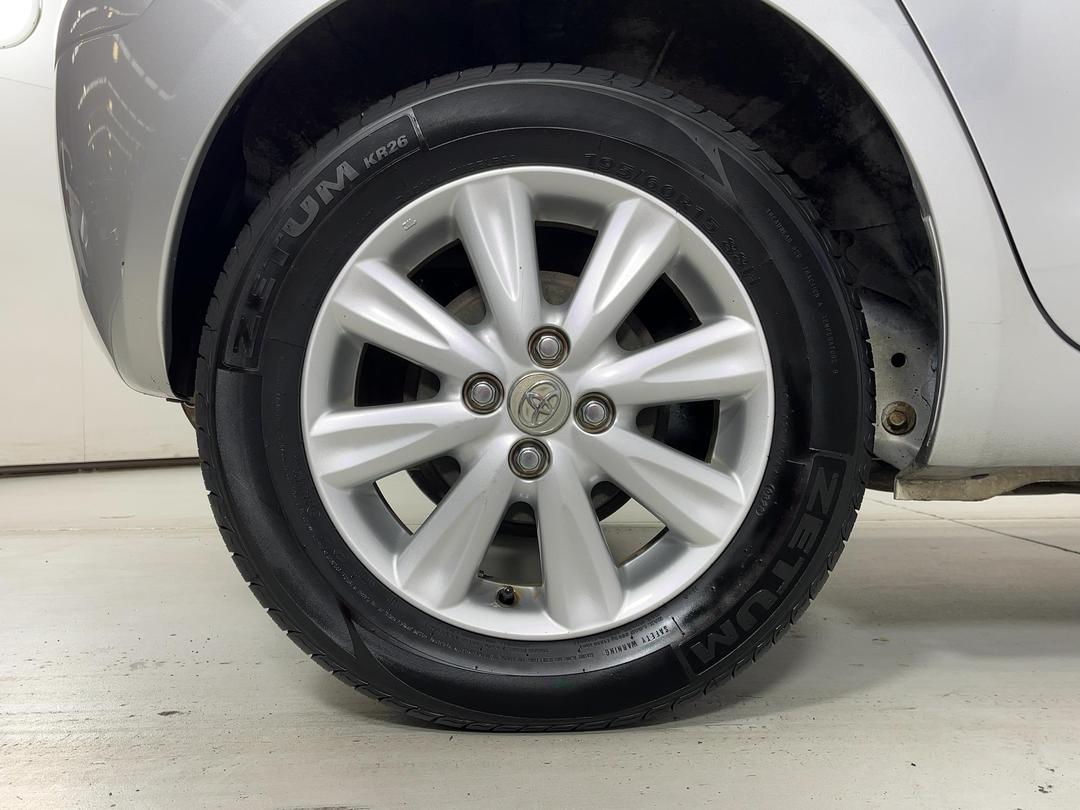 Photo '12' of Toyota Yaris