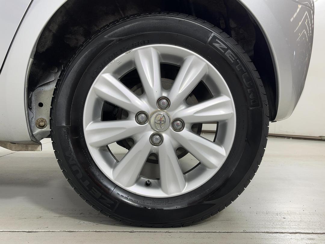 Photo '11' of Toyota Yaris