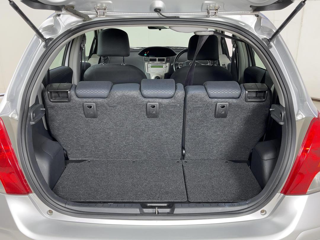 Photo '14' of Toyota Yaris