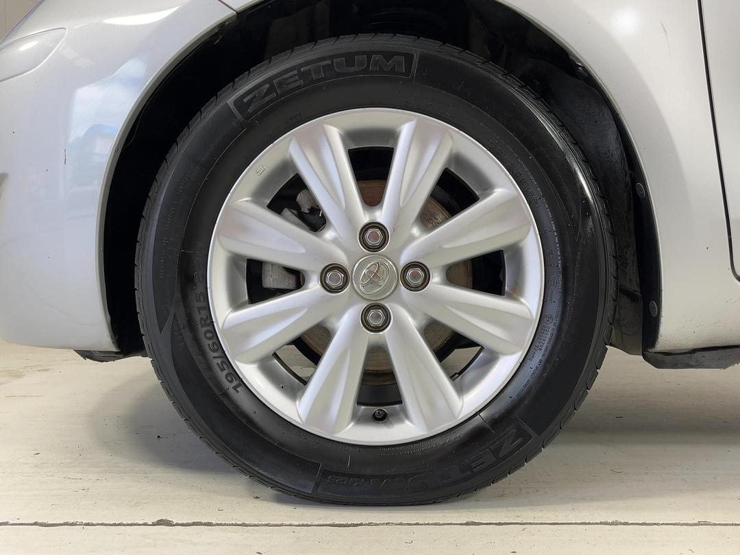 Photo '10' of Toyota Yaris