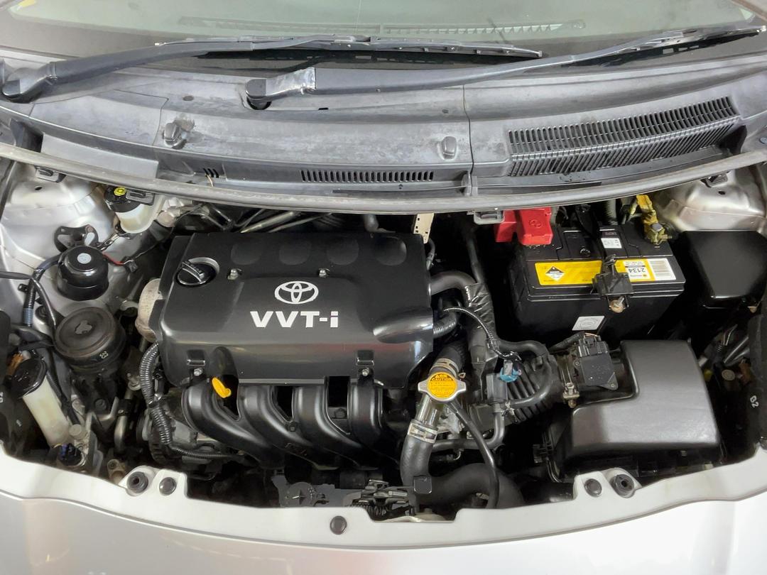 Photo '13' of Toyota Yaris