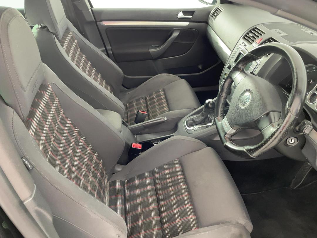 Photo '16' of Volkswagen Golf