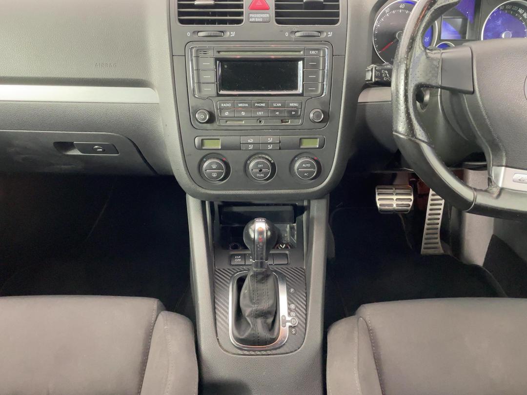 Photo '18' of Volkswagen Golf