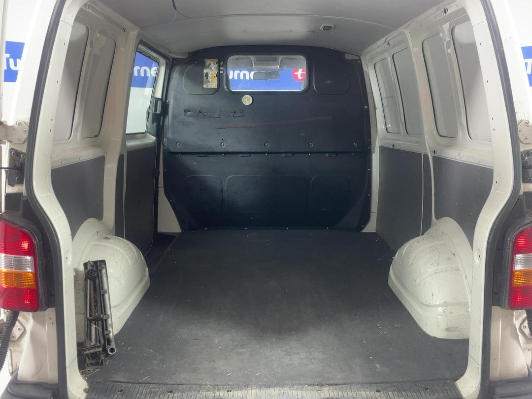 Photo '12' of Volkswagen T5 SWB TDI TIP
