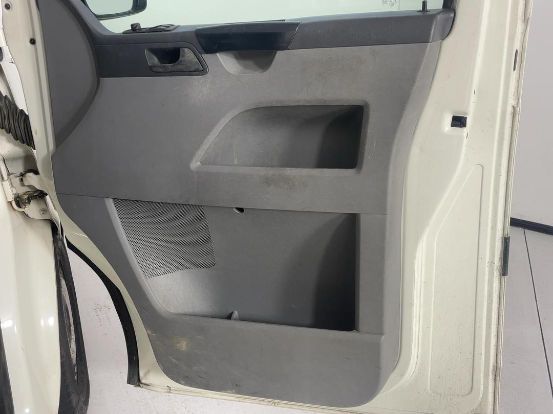 Photo '13' of Volkswagen T5 SWB TDI TIP