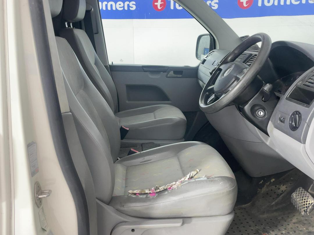 Photo '14' of Volkswagen T5 SWB TDI TIP