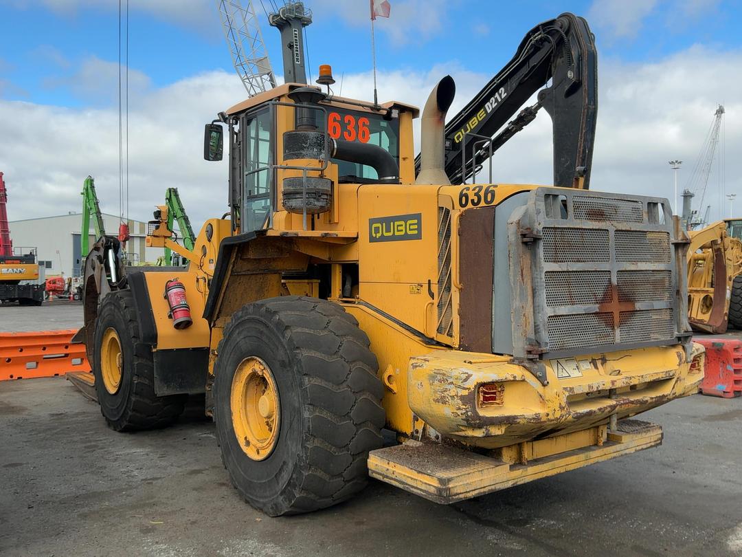 Photo '4' of Volvo L180F Log Loader