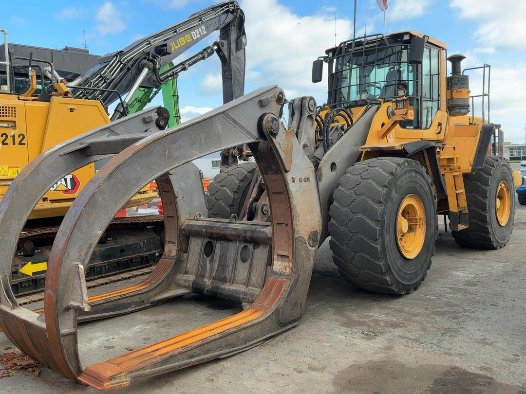 Photo '1' of Volvo L180F Log Loader