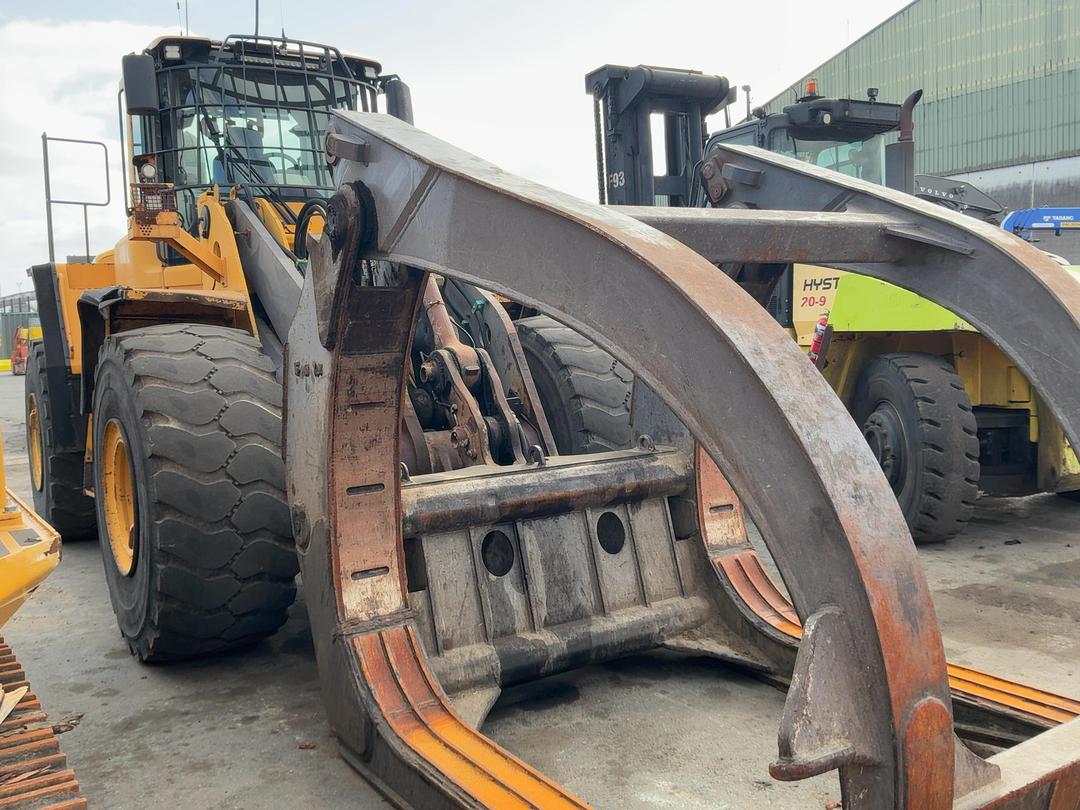 Photo '6' of Volvo L180F Log Loader