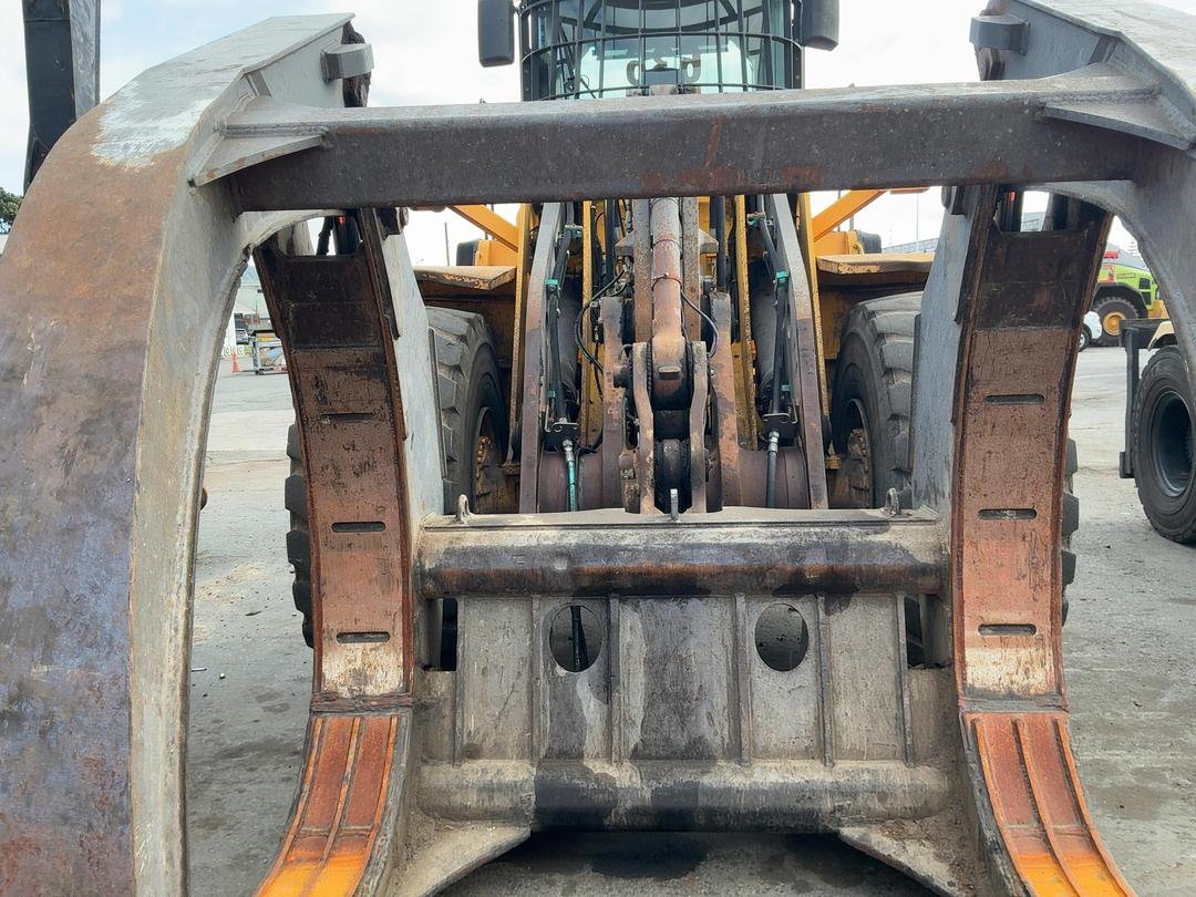 Photo '17' of Volvo L180F Log Loader