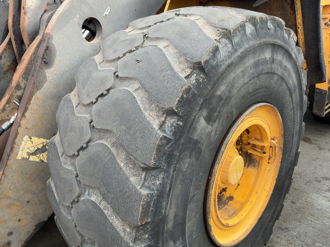 Photo '18' of Volvo L180F Log Loader