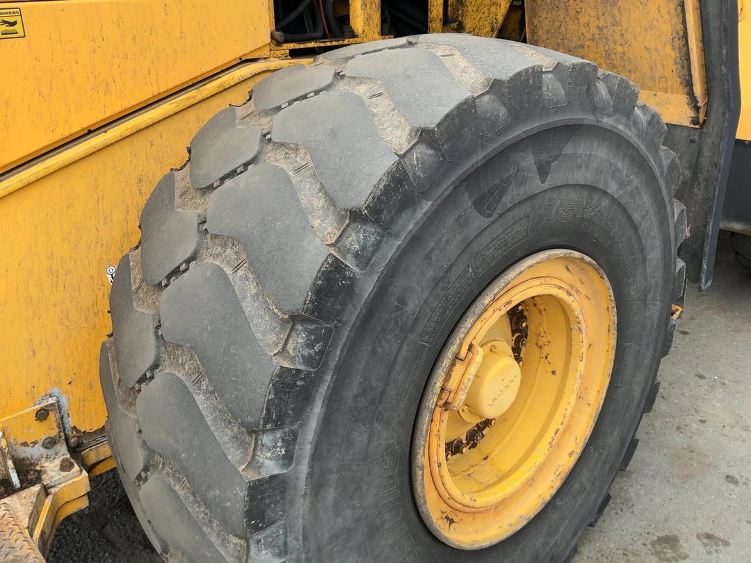 Photo '20' of Volvo L180F Log Loader