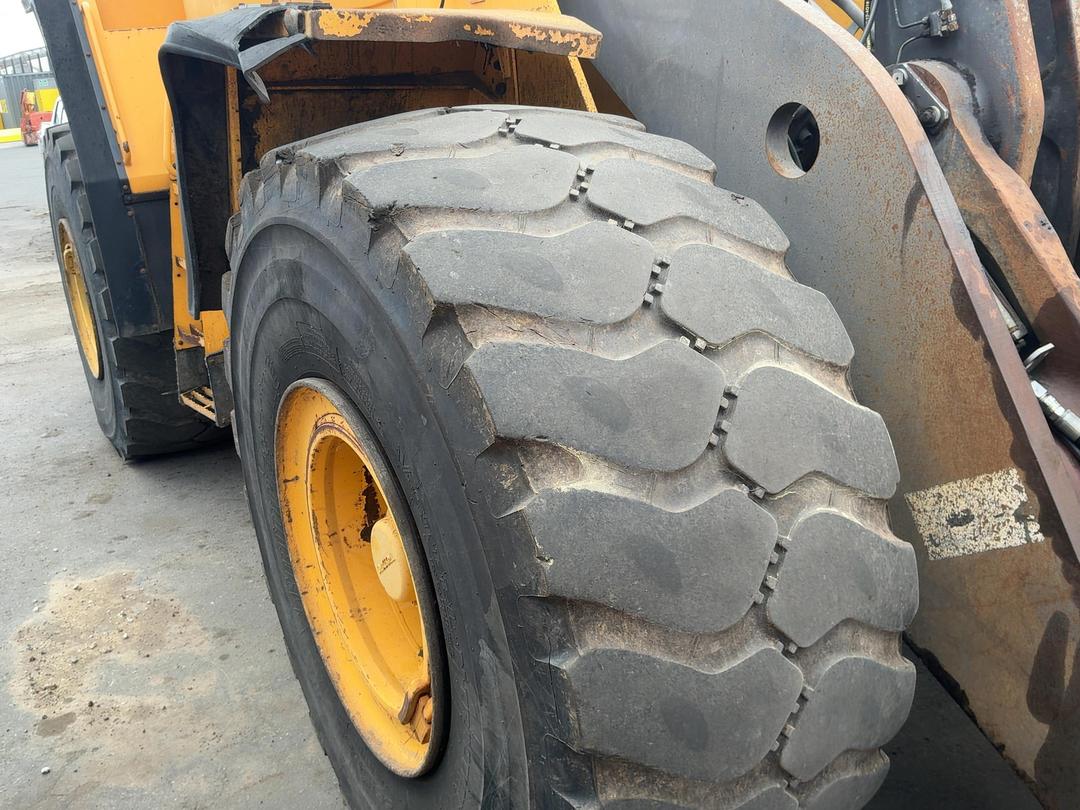 Photo '21' of Volvo L180F Log Loader