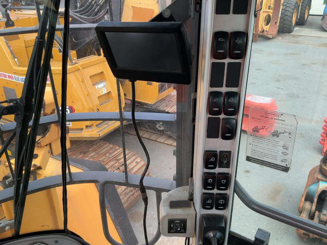 Photo '12' of Volvo L180F Log Loader