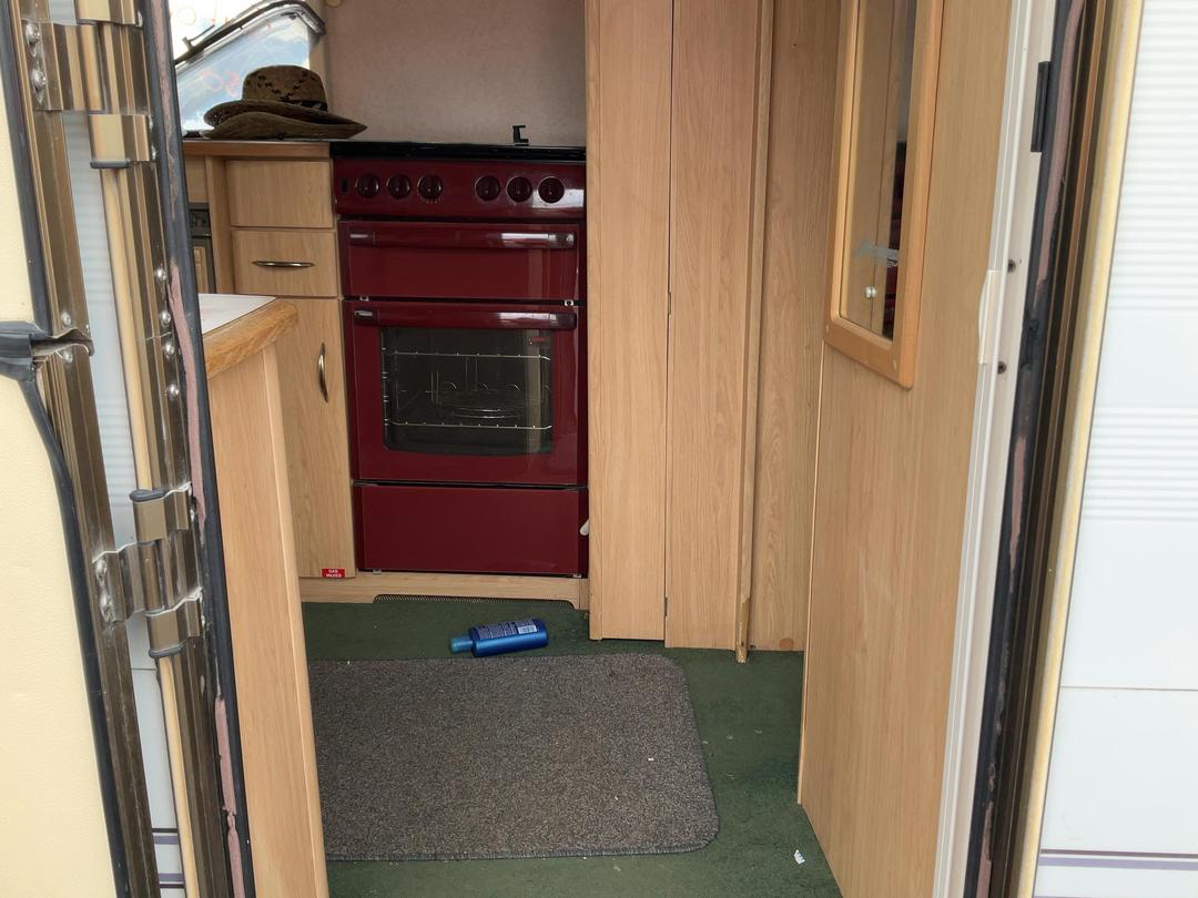 Photo '12' of Archway Royale Caravan - Tandem Photo '12' of Archway Royale Caravan - Tandem