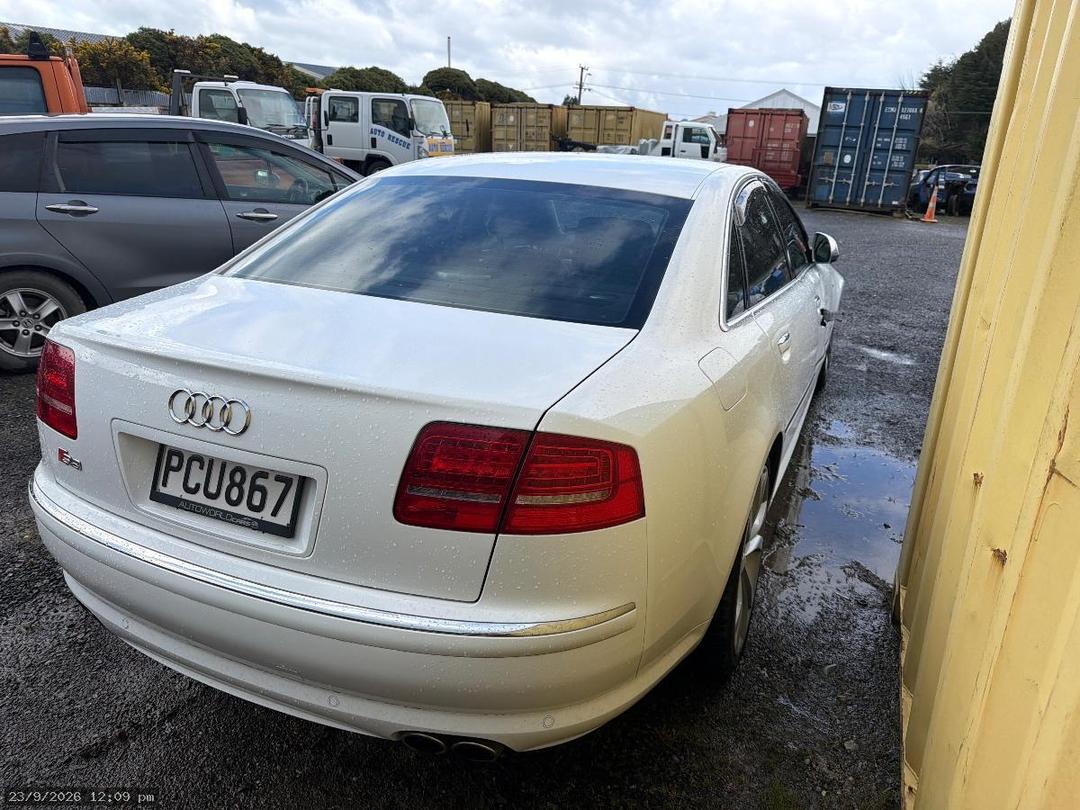 Photo '6' of Audi S8 Photo '6' of Audi S8