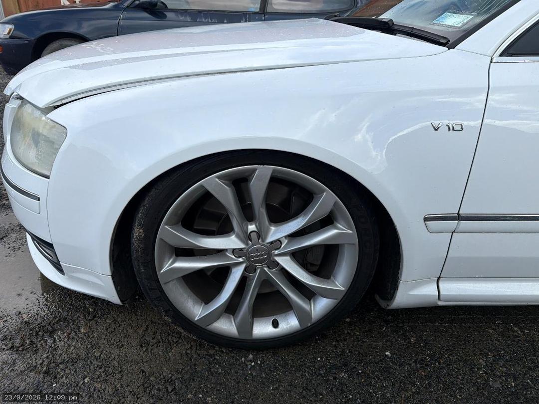 Photo '8' of Audi S8 Photo '8' of Audi S8
