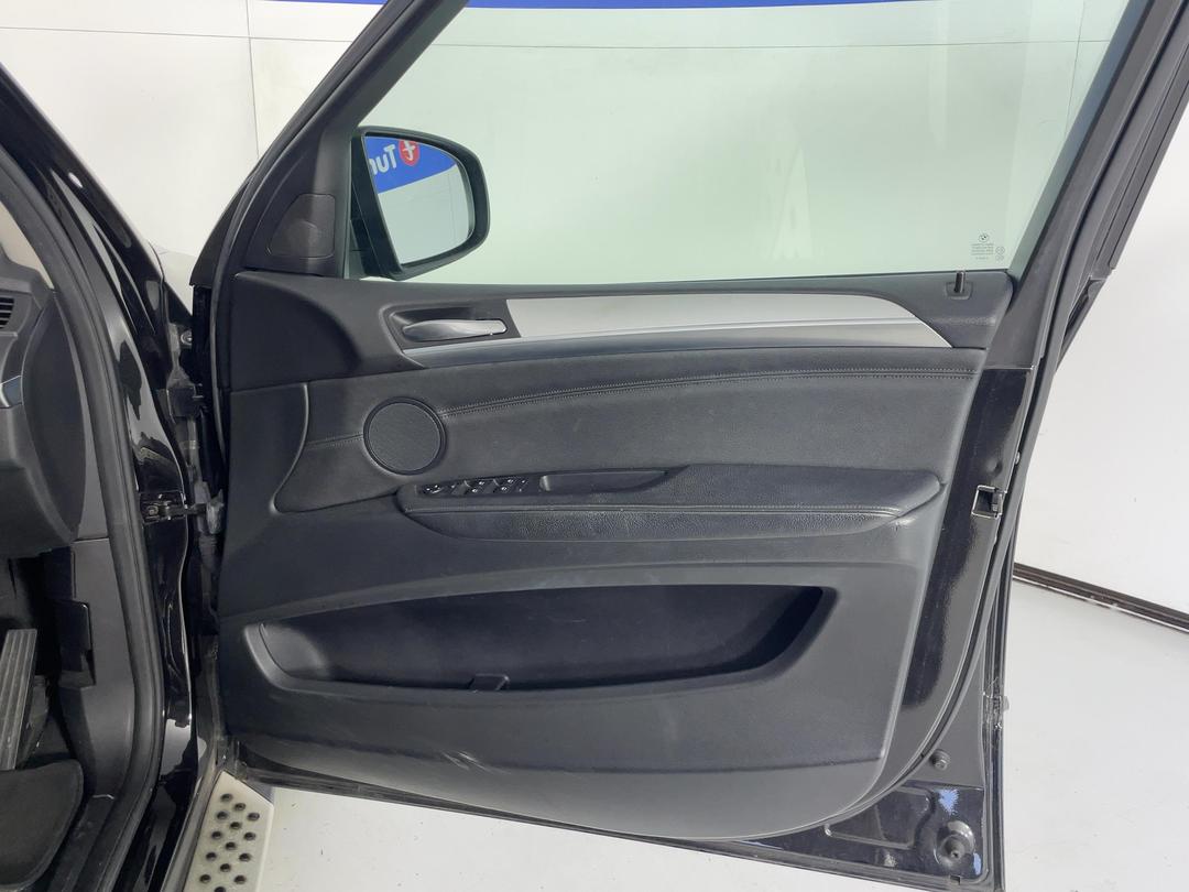 Photo '13' of BMW X5 SAV E70 Photo '13' of BMW X5 SAV E70