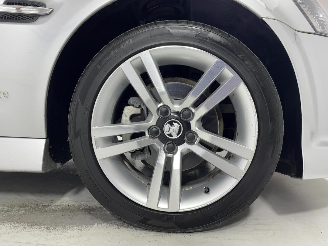 Photo '9' of Holden Commodore