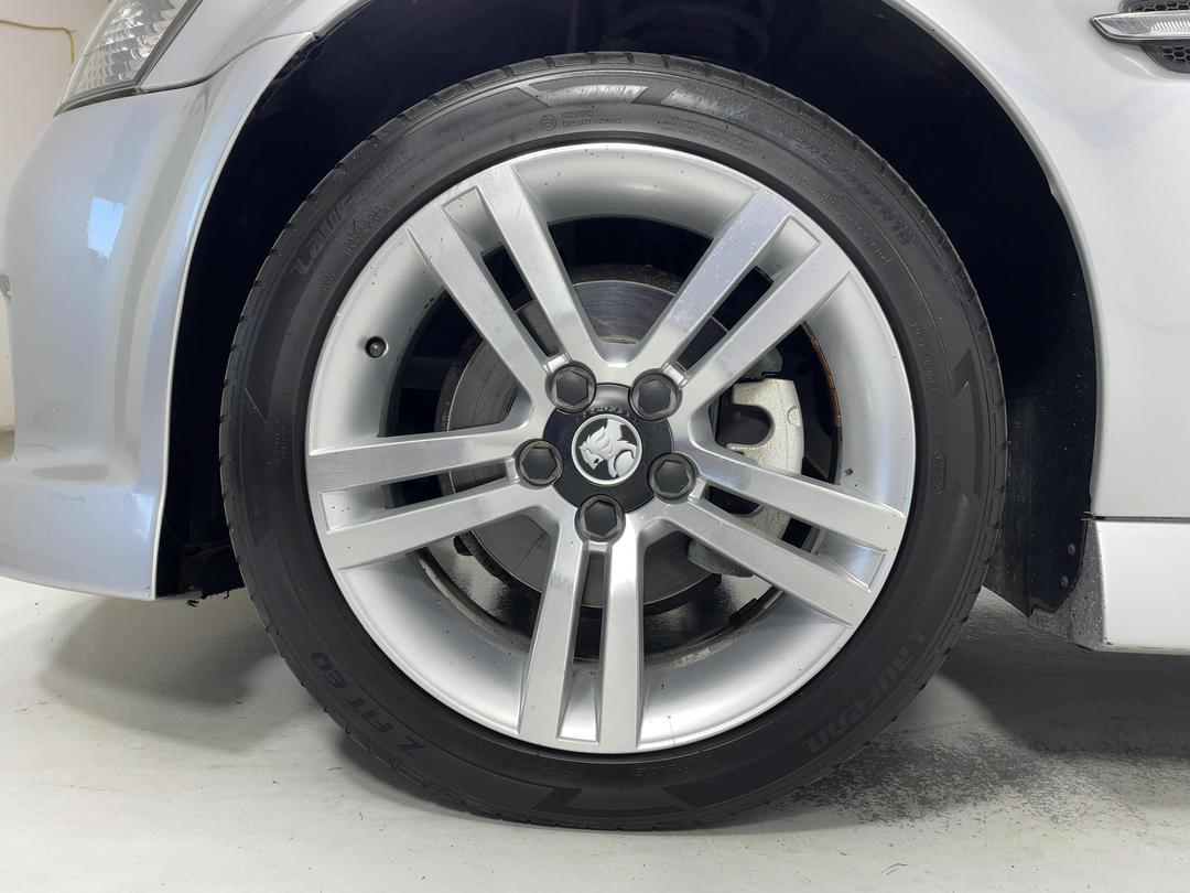 Photo '10' of Holden Commodore