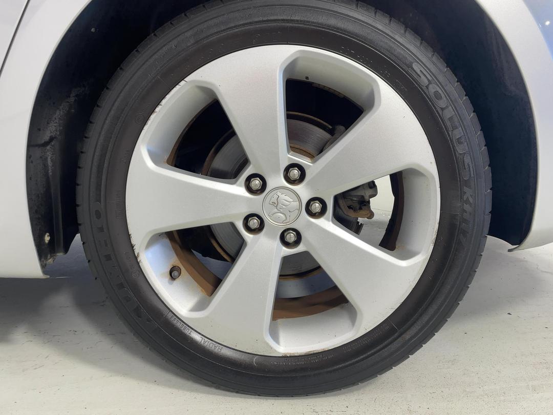 Photo '11' of Holden Cruze