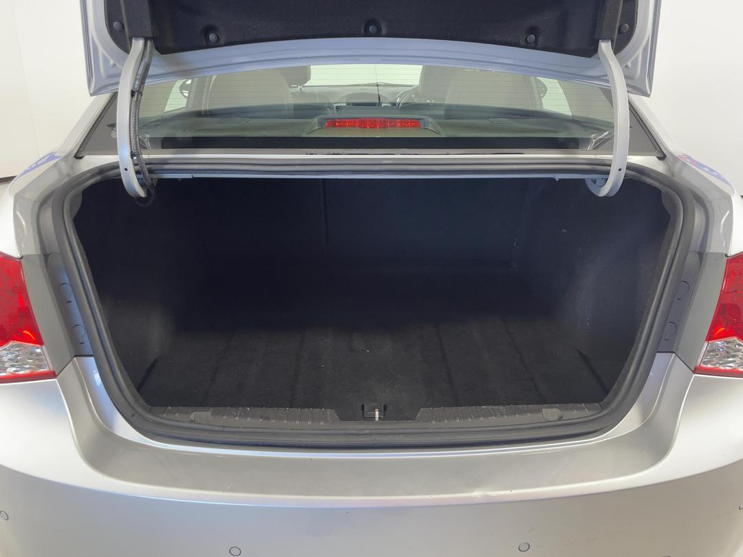 Photo '14' of Holden Cruze