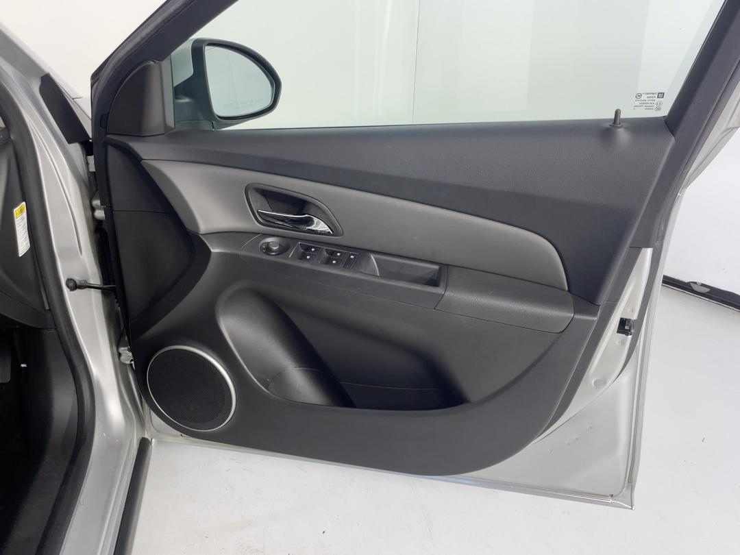 Photo '15' of Holden Cruze