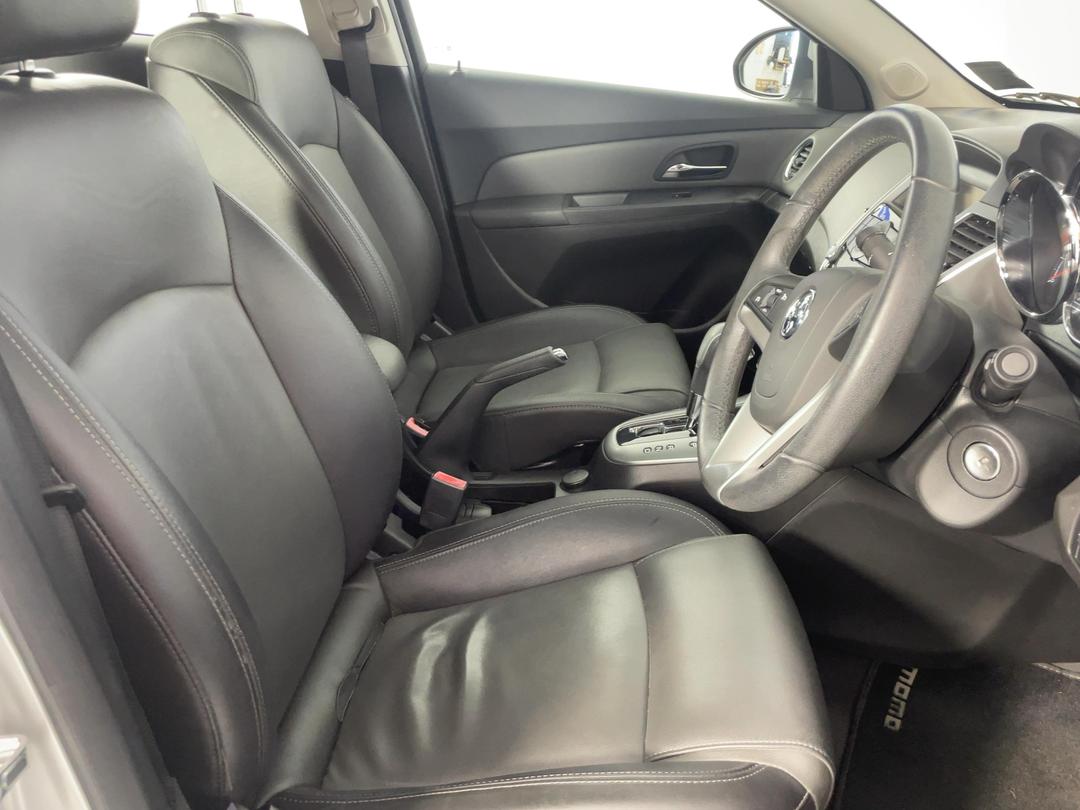 Photo '16' of Holden Cruze