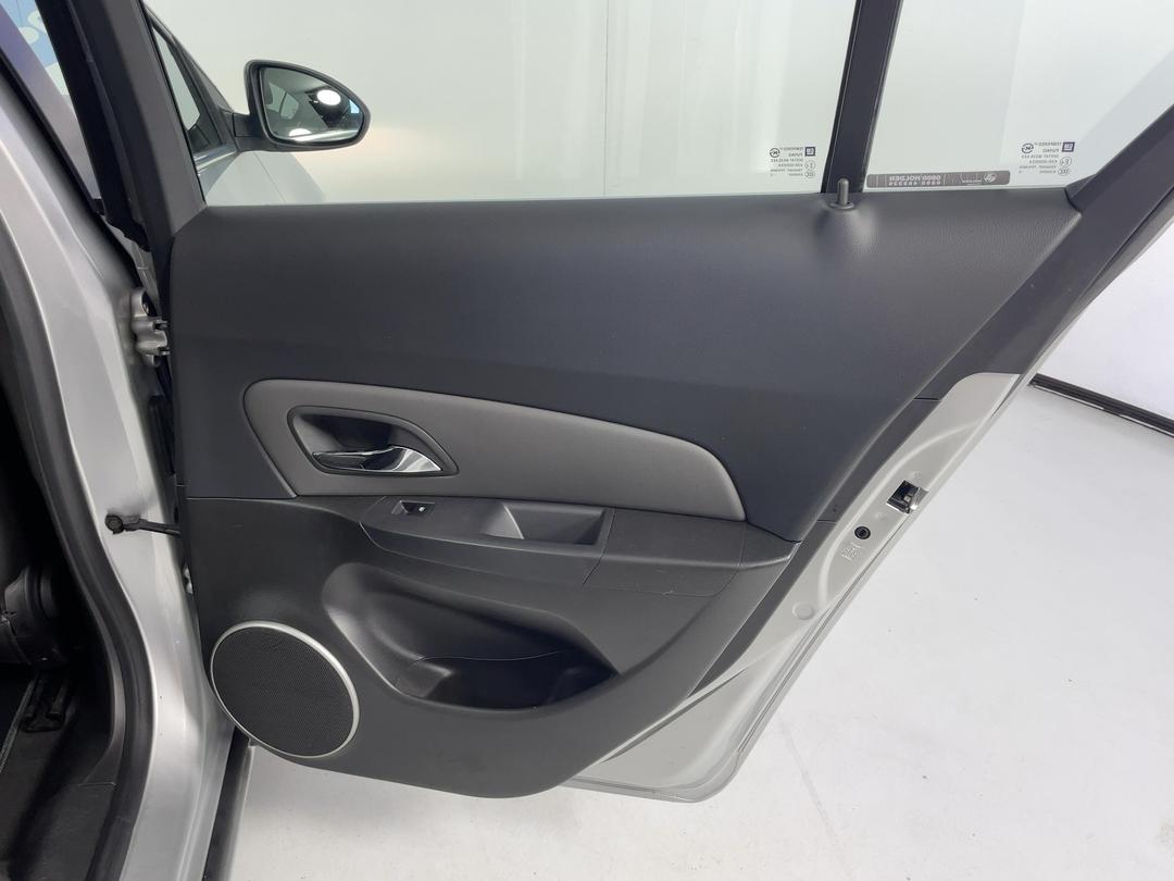 Photo '19' of Holden Cruze