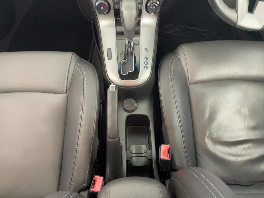 Photo '18' of Holden Cruze
