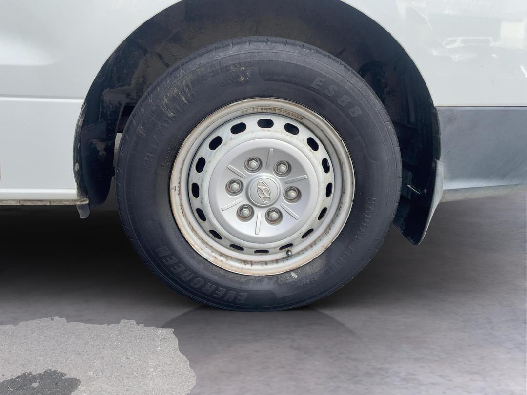 Photo '11' of Hyundai H1