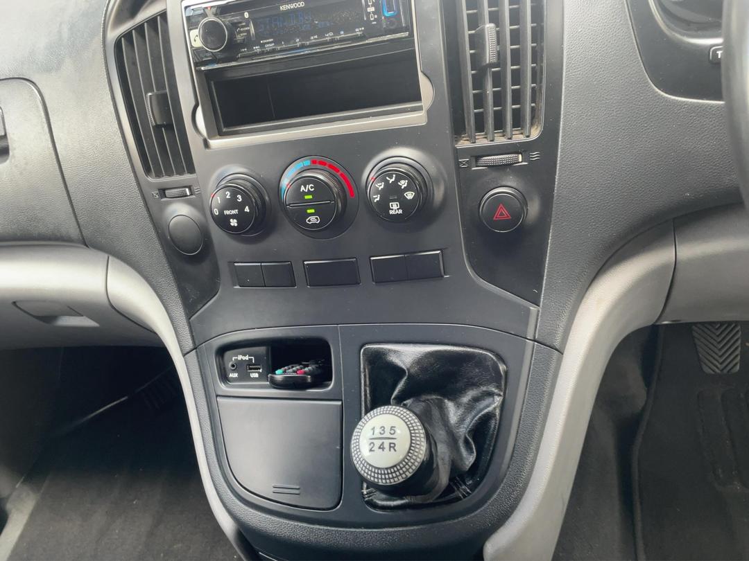 Photo '18' of Hyundai H1