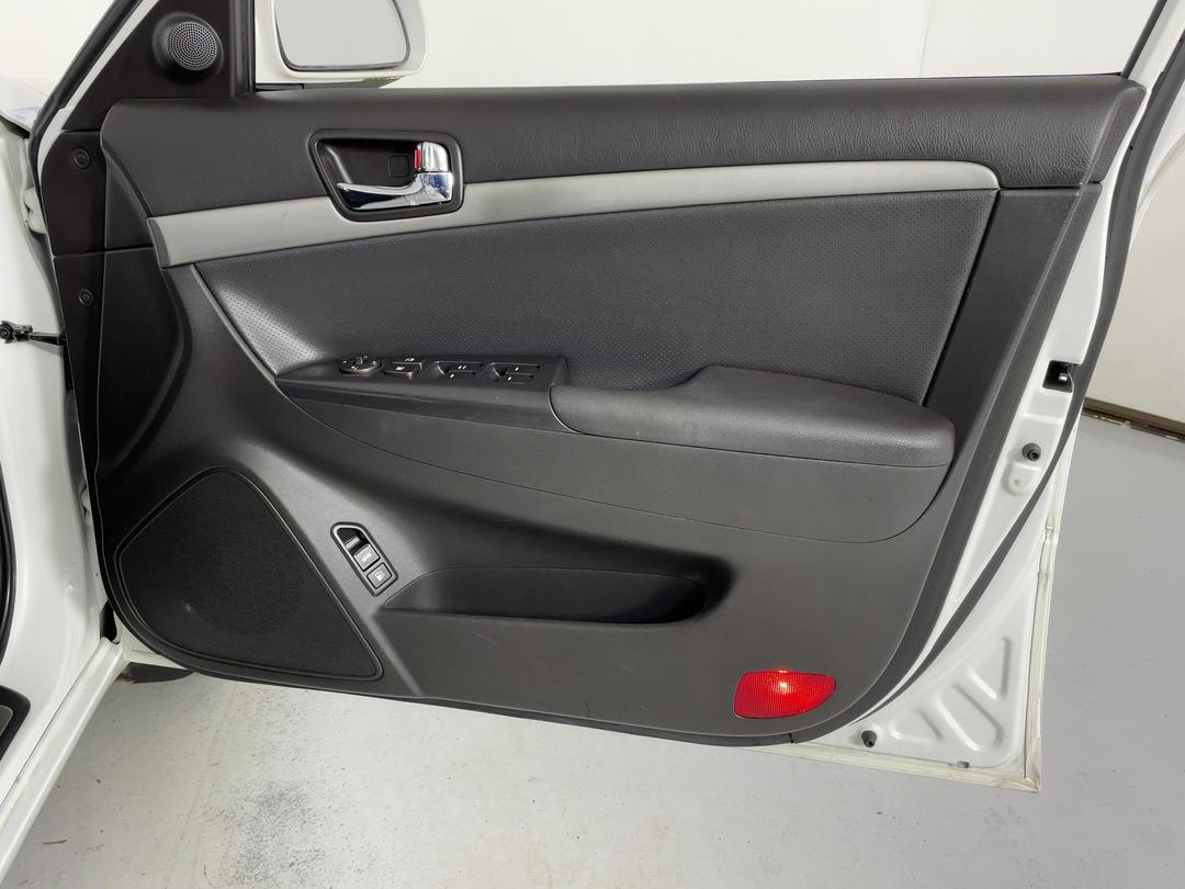 Photo '15' of Hyundai Sonata