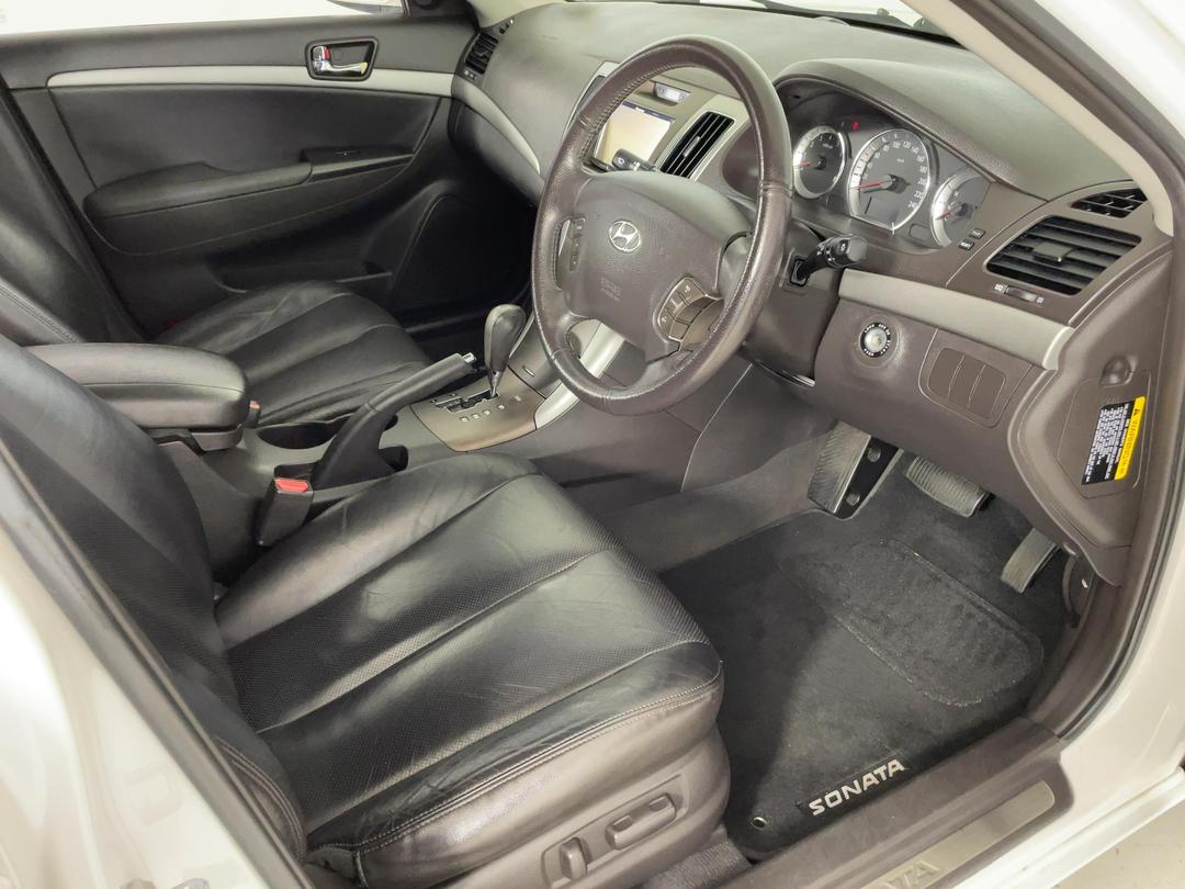 Photo '16' of Hyundai Sonata