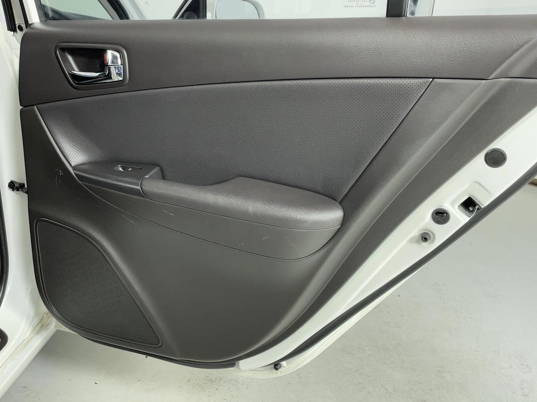 Photo '19' of Hyundai Sonata