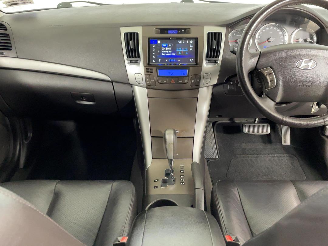 Photo '17' of Hyundai Sonata