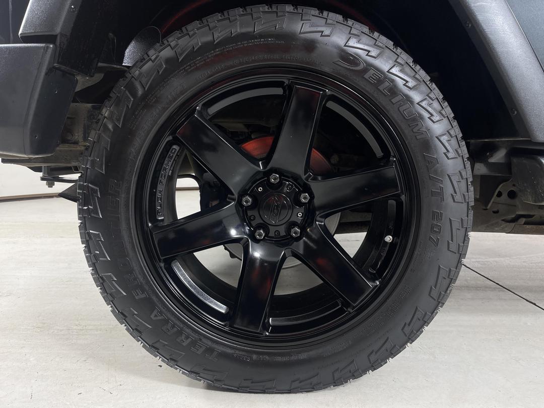 Photo '12' of Jeep Wrangler