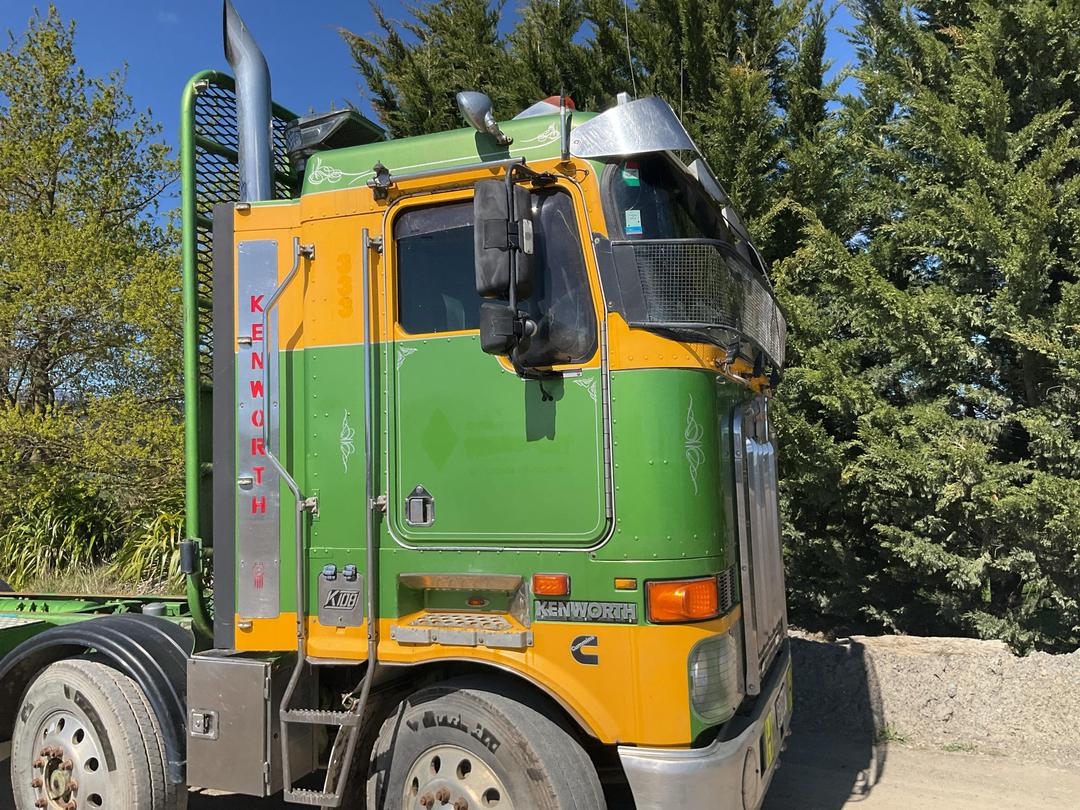 Photo '18' of Kenworth K108 Cab Chassis