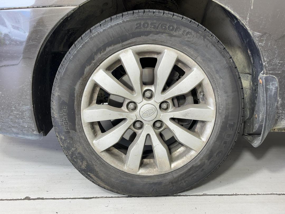Photo '8' of KIA Carens