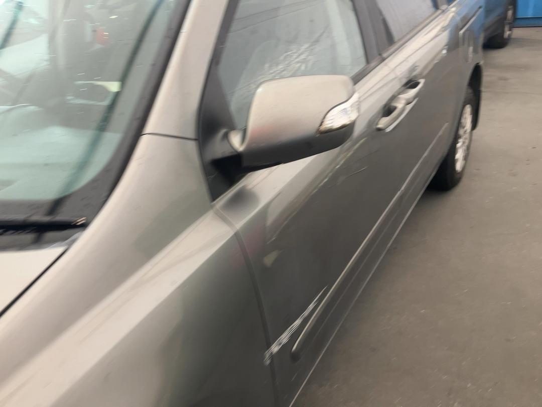 Photo '8' of KIA Carnival LWB EX Photo '8' of KIA Carnival LWB EX