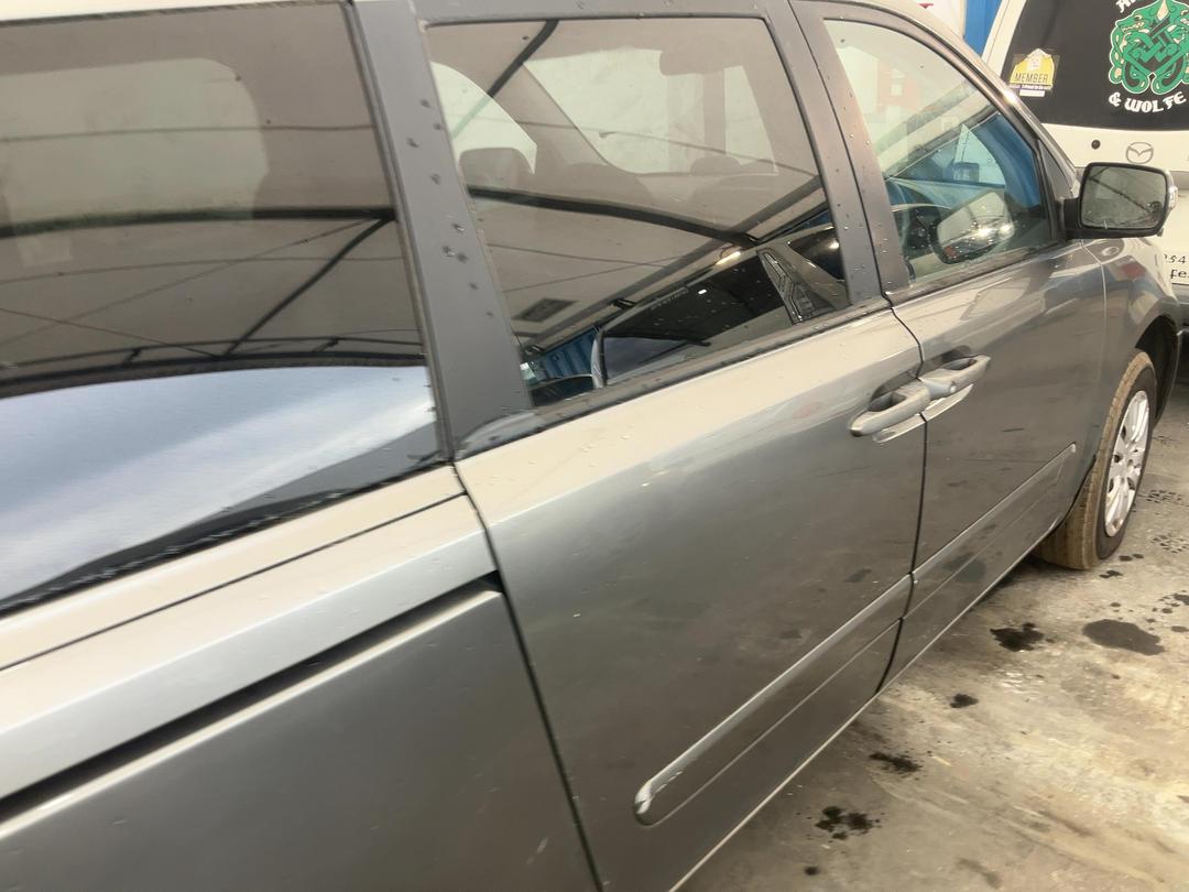 Photo '14' of KIA Carnival LWB EX Photo '14' of KIA Carnival LWB EX