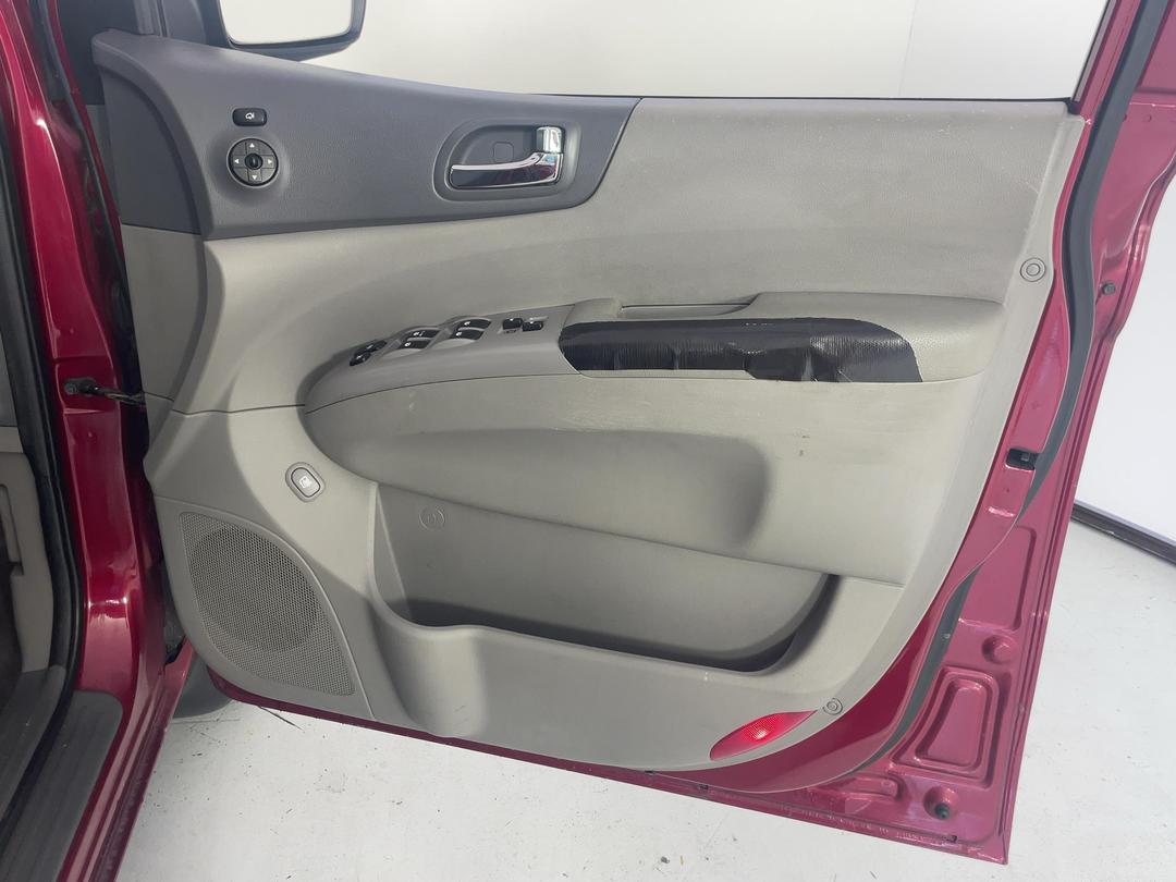 Photo '15' of KIA Carnival
