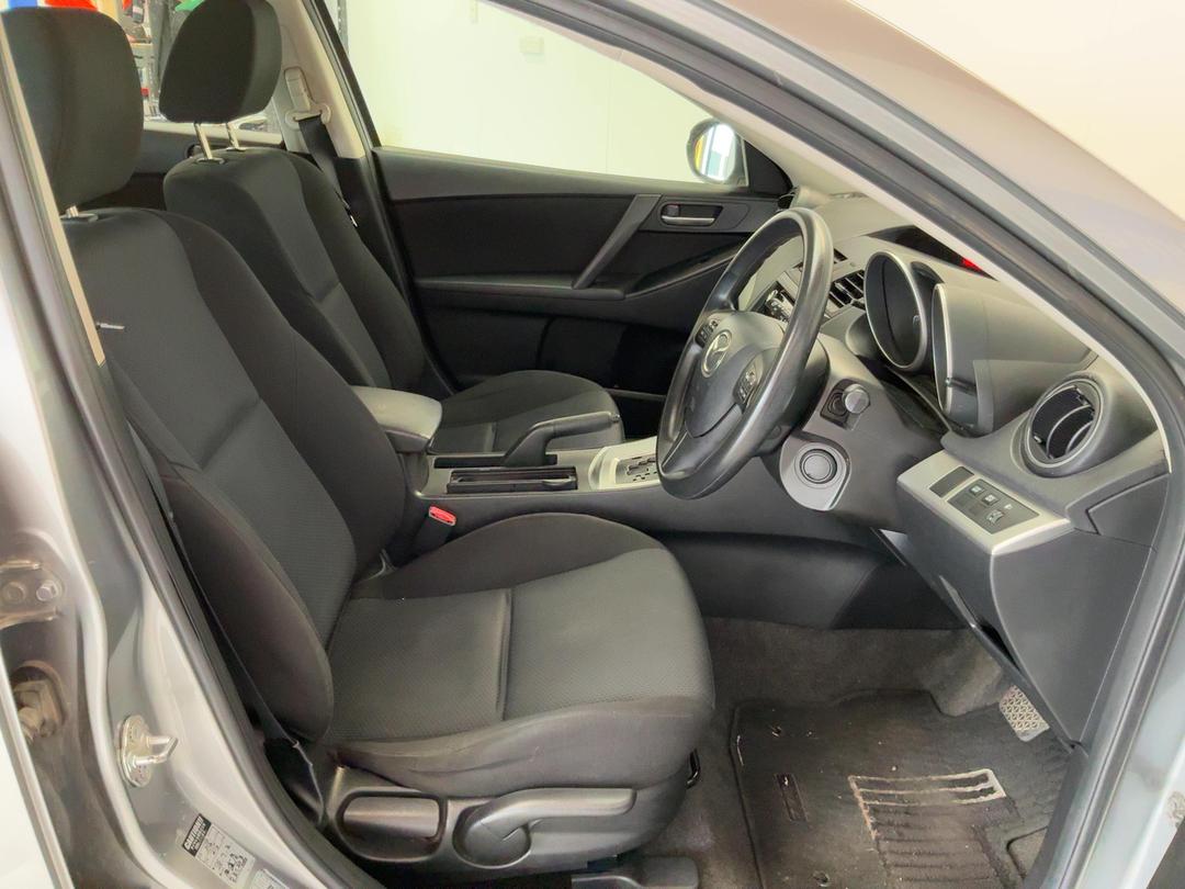 Photo '14' of Mazda Axela