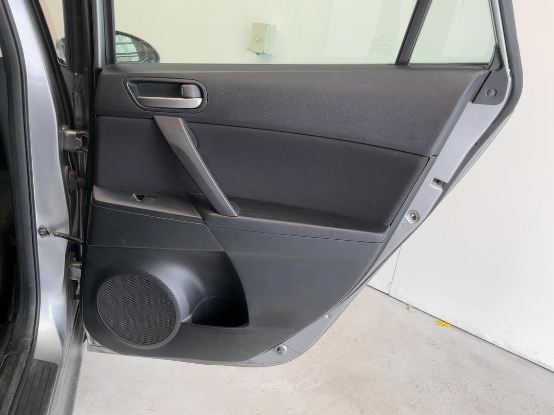 Photo '17' of Mazda Axela