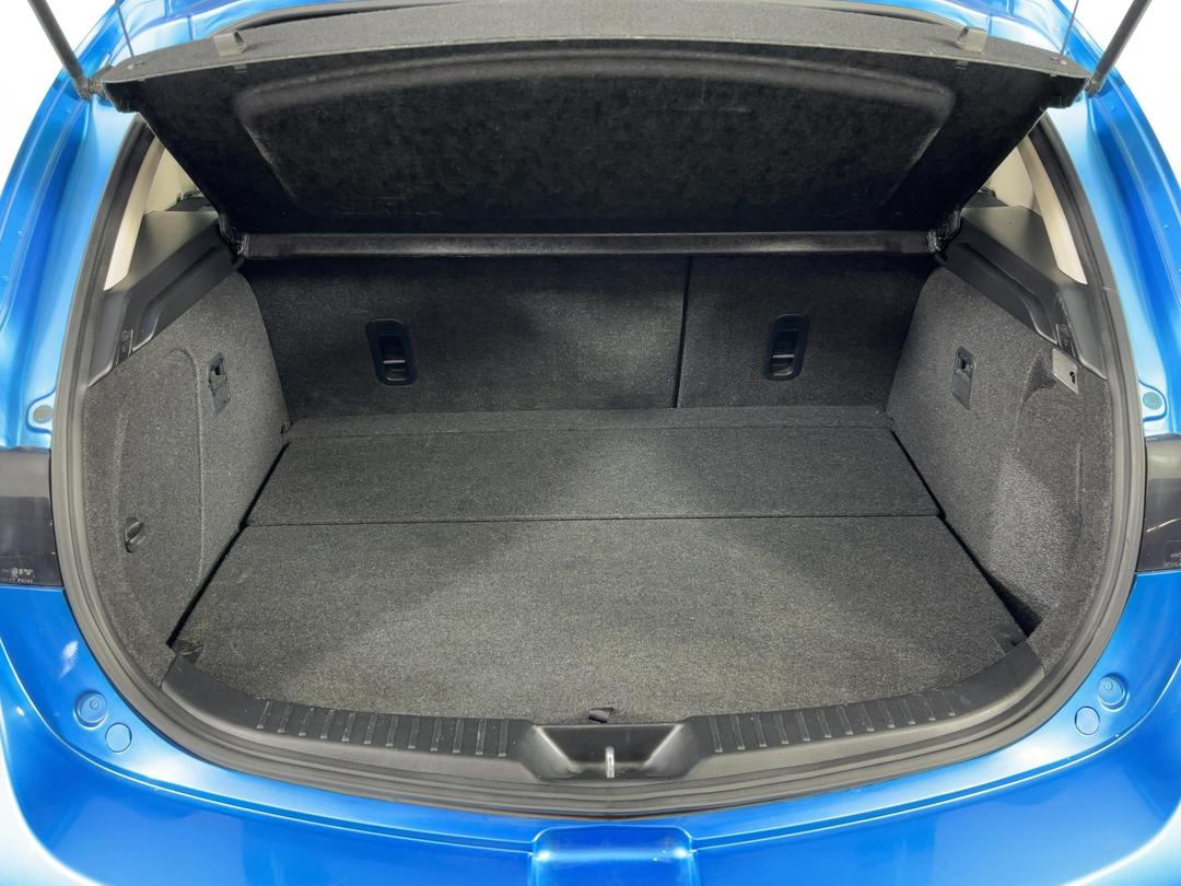 Photo '14' of Mazda Axela
