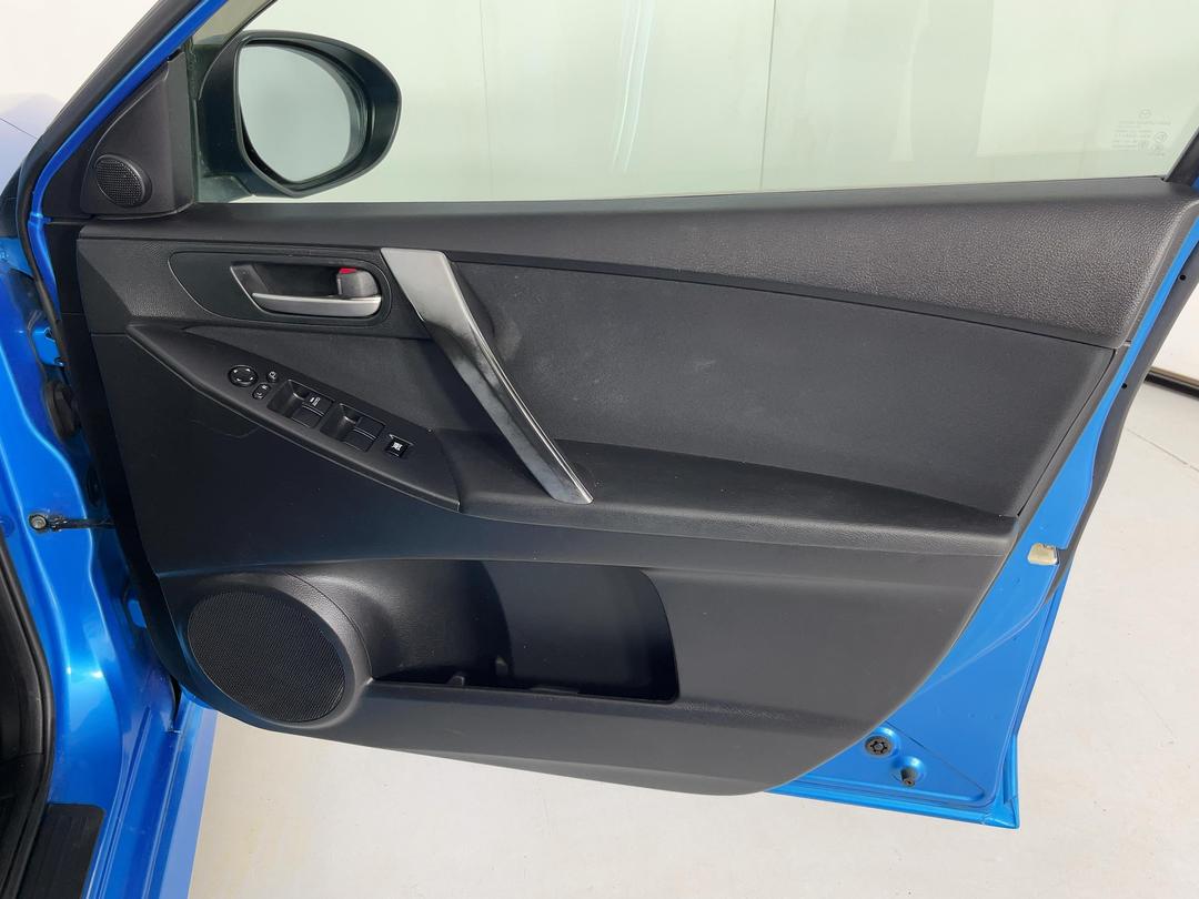Photo '15' of Mazda Axela