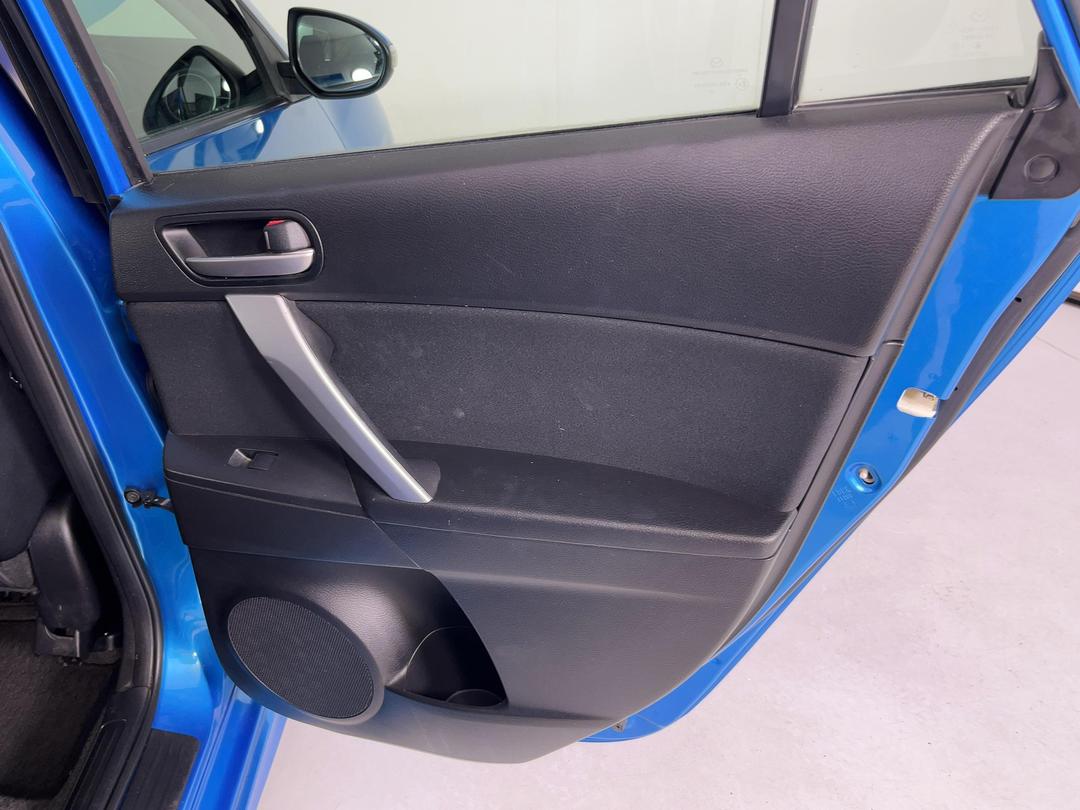 Photo '19' of Mazda Axela